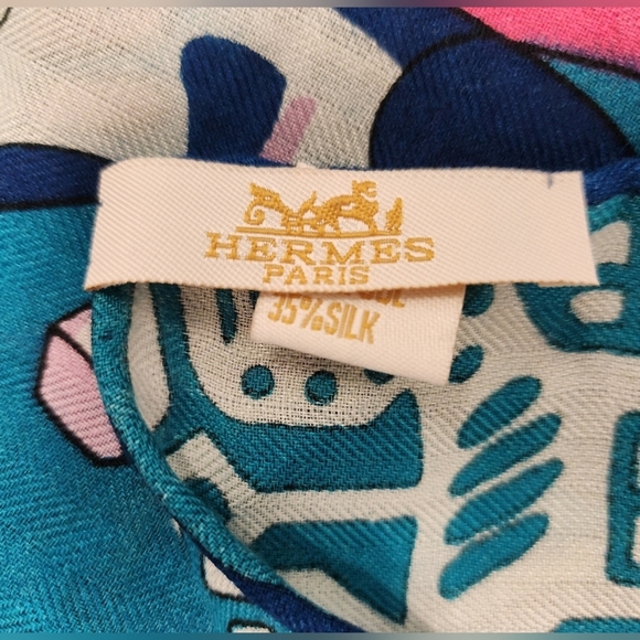 RARE Hermes Shawl Zabavushka 50" x 50" - Picture 14 of 16